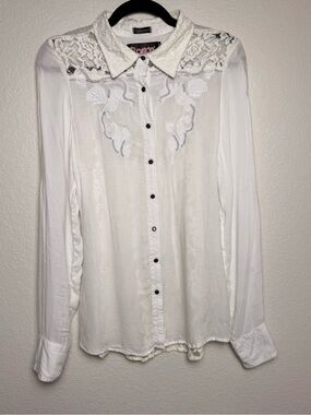 ROAR White Lace-Yoke Button Down Shirt